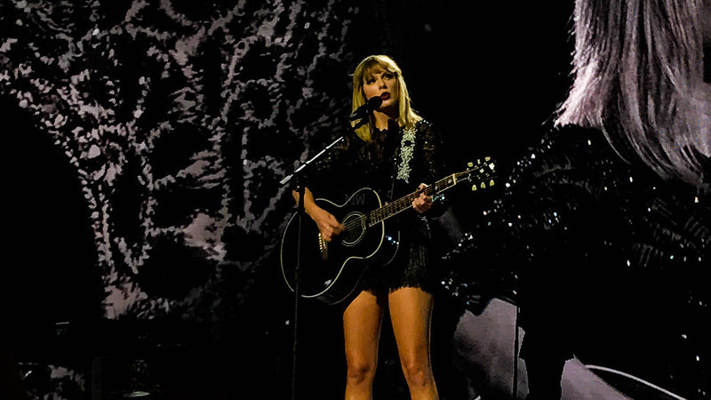 Easy Taylor Swift Songs on Guitar (Featured Image)