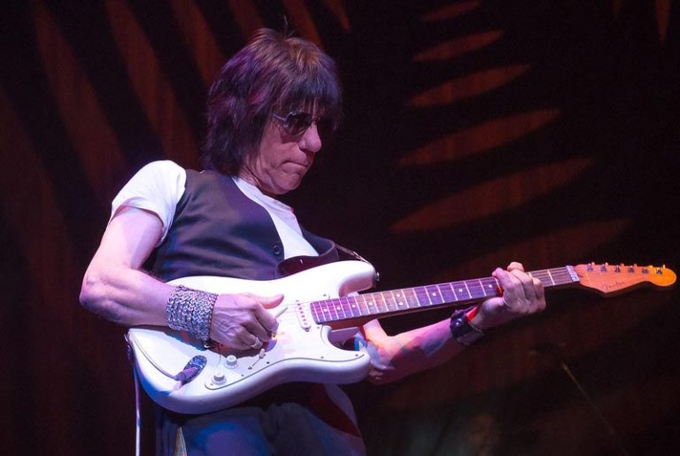 Jeff Beck Guitars & Gear List (2023 Update) - Guitar Lobby