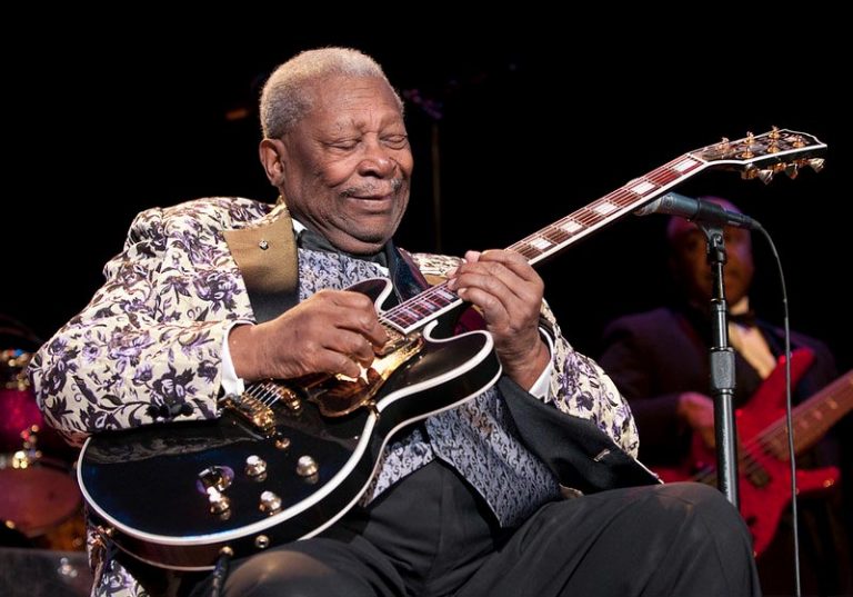 25 Best Blues Guitarists Of All Time 2024 Update Guitar Lobby   One Of The Best Blues Guitarists Of All Time BB King Playing Guitar 768x537 